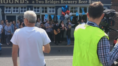 Une plaque inaugurée à Caversham pour saluer les Beatles #beatles