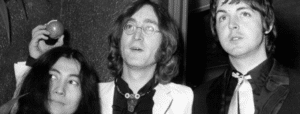 Yoko Ono partage un article disant que le nouveau film de Peter Jackson prouve qu'elle n'a pas rompu les Beatles