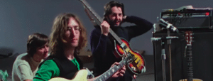 Depuis que The Beatles : Get Back a été diffusée en novembre, les fans ont découvert le processus d'écriture des chansons du groupe. La série Disney+ en trois parties montre Paul McCartney, John Lennon, George Harrison et Ringo Starr débattant des paroles et des riffs musicaux. Personne n'a été plus surpris que Paul McCartney lui-même.