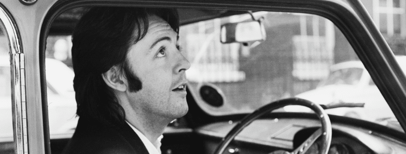 En 1969, les Beatles sont en pleine mutation. Les membres du groupe commencent à s'éloigner les uns des autres sur le plan émotionnel et spirituel, ainsi que dans leurs relations professionnelles. Cependant, Paul McCartney, George Harrison, John Lennon et Ringo Starr continuent d'aller de l'avant avec le groupe, en essayant de mettre de côté les différences qu'ils ont entre eux pour le bien du groupe. Pourtant, les finances du groupe sont dans un état déplorable en raison de leur projet de vanité, Apple, qui a commencé comme un moyen d'explorer et d'investir dans des projets en dehors des Beatles, mais qui s'est transformé en un désastre financier.