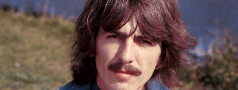 George Harrison n'a jamais écrit de chanson de Noël, mais il a écrit une chanson du Nouvel An, "Ding Dong, Ding Dong", en 1973. Cela semble approprié quand on pense à George et à ses opinions en général. Si nous devions déterminer la fête préférée de l'ex-Beatle, nous parions que ce serait le Nouvel An, simplement à cause de ce qu'il représente.