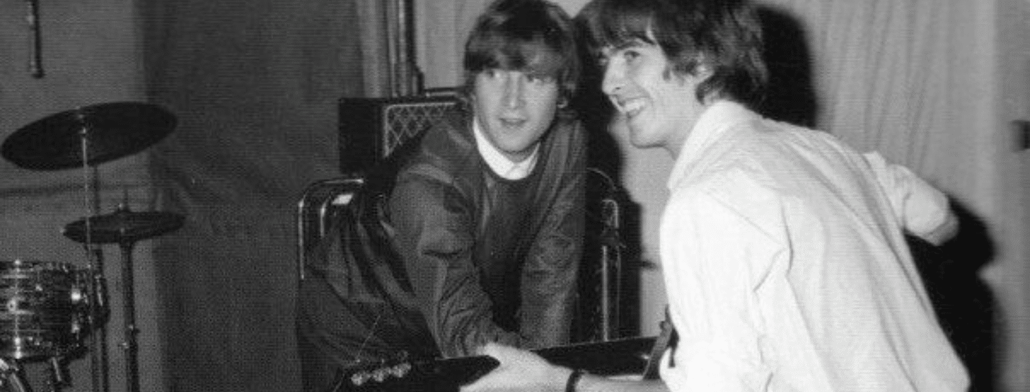 Les Beatles ont d'innombrables chansons qui peuvent être qualifiées de classiques. De "Let It Be" à "Here Comes The Sun" en passant par "A Day in the Life", il existe d'innombrables exemples de chansons des Beatles qui ont fini par définir le patrimoine musical du Royaume-Uni et l'histoire de la musique en général. Cela ne signifie pas nécessairement que les Beatles eux-mêmes considèrent toutes ces chansons comme des classiques. En fait, je serais prêt à dire qu'après avoir joué la plupart de leurs premières œuvres d'innombrables fois en concert, John Lennon et Paul McCartney auraient été heureux de ne plus jamais écouter des morceaux comme "Eight Days A Week". Selon McCartney, en fait, la meilleure chose dans cette face B de 1964 était le titre.