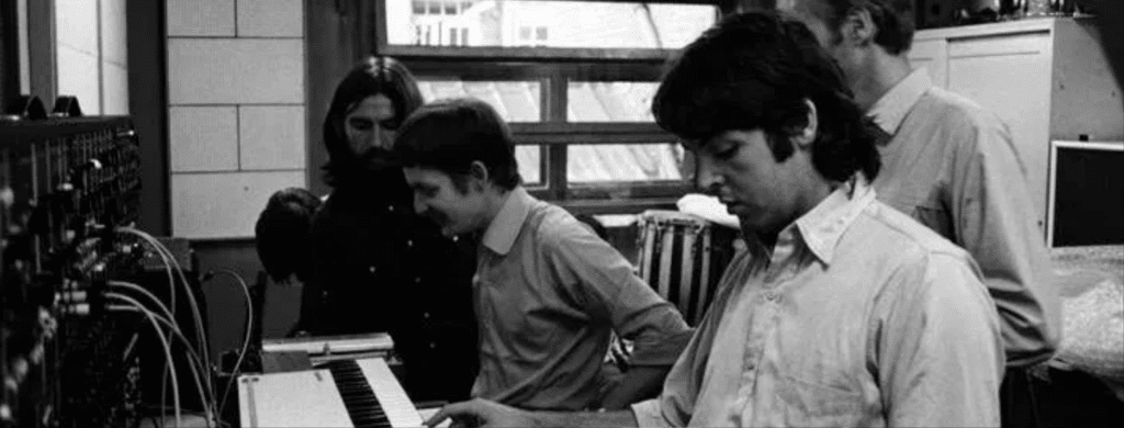 Les Beatles étaient passés maîtres dans l'art de s'inspirer de tout et n'importe où. C'est ce mélange éclectique de sources qui a rendu leur son si frais, si complet et, par conséquent, si original. Les cyniques auraient pu appeler cela de l'appropriation, mais comme Pablo Picasso l'a dit un jour : "Les bons artistes copient, les grands artistes volent", une phrase qui a été ironiquement volée à T.S. Eliot, qui à son tour l'a peut-être volée à quelqu'un d'autre, tel est l'art.