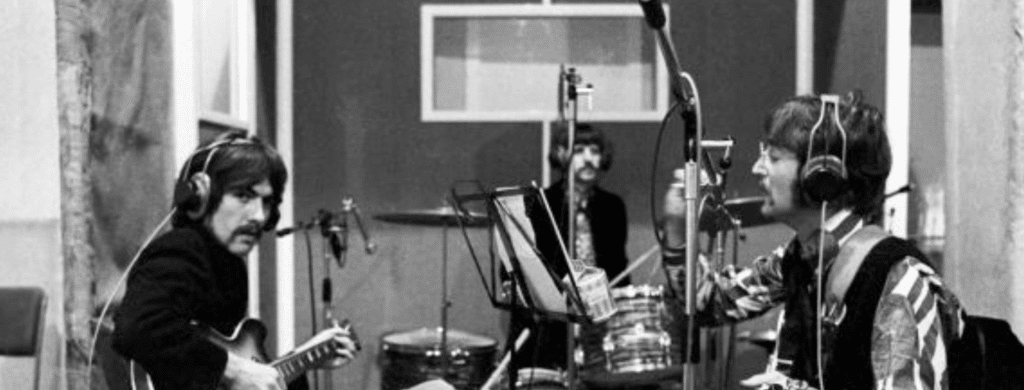 McCartney explique que le LSD et la marijuana étaient les seules drogues en tête lors de l'écriture de la chanson, contrairement à ce que certaines autres interprétations ont théorisé. "Certaines personnes prennent 'Fixing a Hole' pour parler d'héroïne. C'est très probablement parce qu'ils visualisent des trous d'aiguille. Au moment où la chanson a été écrite, il était plus probable que la drogue soit la marijuana."ator (version gratuite)