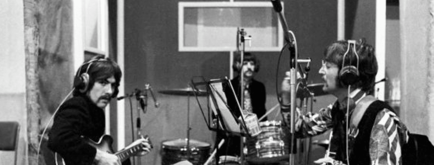 McCartney explique que le LSD et la marijuana étaient les seules drogues en tête lors de l'écriture de la chanson, contrairement à ce que certaines autres interprétations ont théorisé. "Certaines personnes prennent 'Fixing a Hole' pour parler d'héroïne. C'est très probablement parce qu'ils visualisent des trous d'aiguille. Au moment où la chanson a été écrite, il était plus probable que la drogue soit la marijuana."ator (version gratuite)