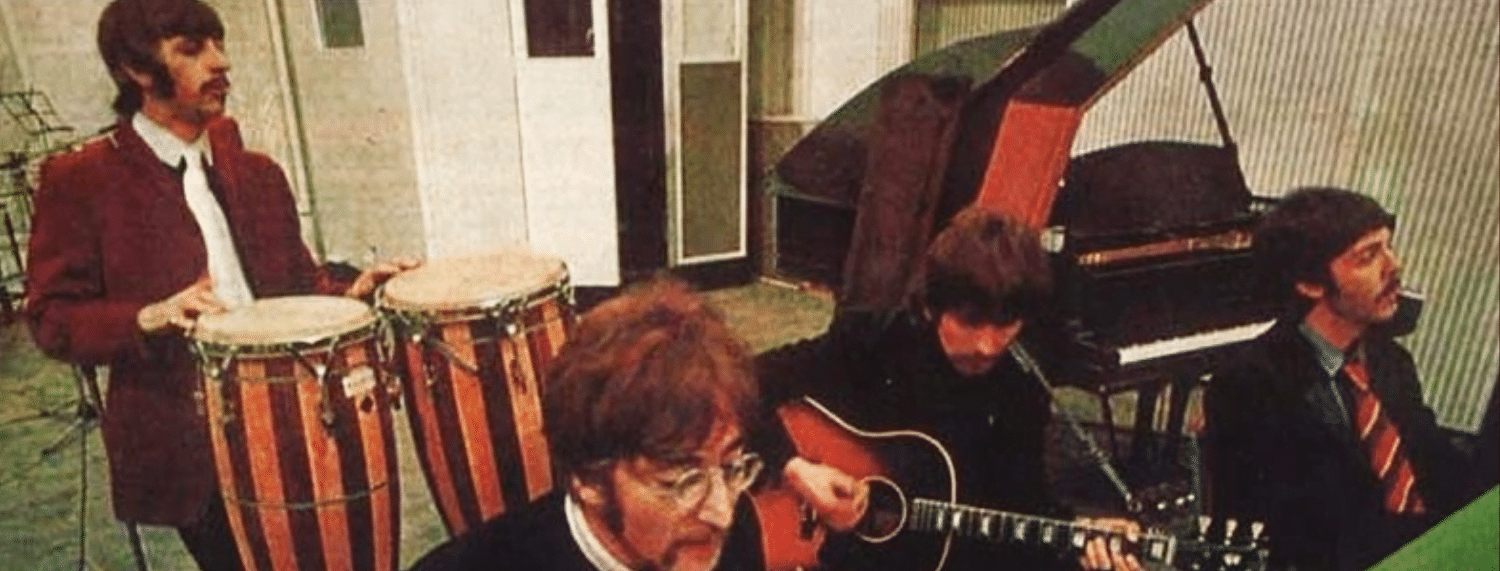 Un tel dévouement signifie que presque toutes les chansons des Beatles ont été plus ou moins comprises, à l'exception, bien sûr, de l'un des morceaux les plus merveilleux du groupe, le magnifique "A Day in the Life". Il s'agit des derniers instants de l'album sans doute le plus créatif du groupe, Sgt. Pepper's Lonely Hearts Club Band, qui est entré dans l'histoire comme l'une des meilleures chansons de Lennon, Paul McCartney, George Harrison et Ringo Starr. Pourtant, en dépit du fait que la chanson a reçu un traitement sans fin au cours des décennies qui ont suivi sa sortie, Lennon a fourni une comparaison que nous essayons toujours de comprendre.