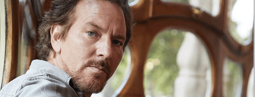 Eddie Vedder a donné plus de détails sur son prochain album solo, Earthling, sur lequel figureront Elton John, Ringo Starr, Stevie Wonder et le défunt père de Vedder, Edward Severson Jr.