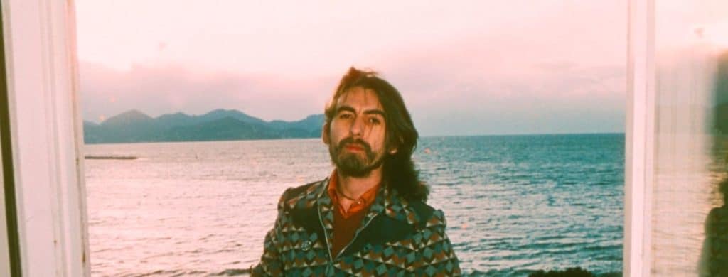 George Harrison savait être à la fois spirituel, cynique et plein d'esprit. C'est exactement ce qu'il a fait en intitulant ses mémoires de 1980 I Me Mine. Sa femme, Olivia, a expliqué ce qui passait par la tête de George pour choisir un nom, dans son introduction à la réédition du livre en 2017.