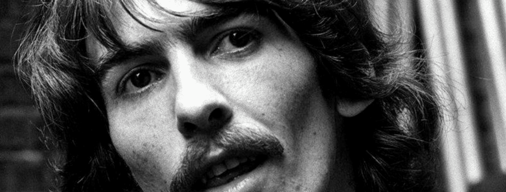 L'un des aspects les plus miraculeux des Beatles est leur capacité à se transformer. Après avoir commencé leur vie comme un groupe de pop en tenue de soirée, publiant des singles pour le seul plaisir de leur fanbase adolescente, ils ont réussi à se métamorphoser en un groupe ayant le pouvoir d'influencer le paysage spirituel du monde occidental moderne - tout en restant dans les charts. Il aurait été facile pour John Lennon, Paul McCartney, George Harrison et Ringo Starr de rester dans leur bulle. Et pourtant, ils ont choisi de se lancer dans un voyage de découverte de soi et d'exploration musicale qui a contribué à un mouvement culturel mondial, dont l'effet se fait encore sentir aujourd'hui.