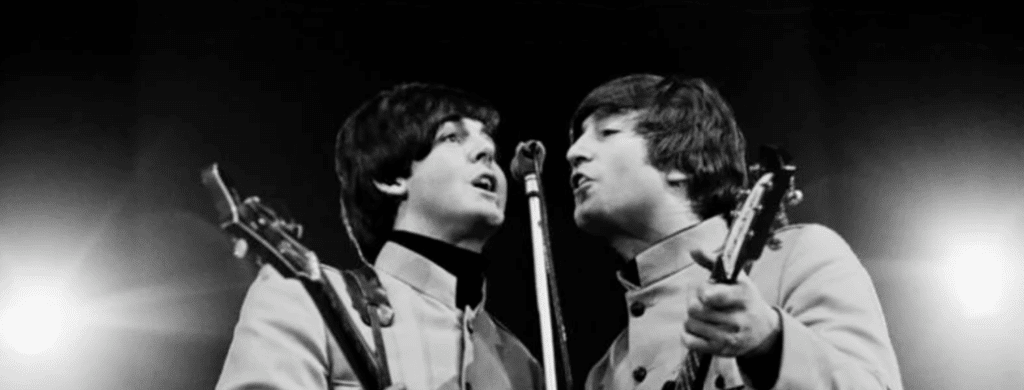 Les prouesses de John Lennon à la guitare sont l'un des aspects les plus sous-estimés de l'un des musiciens les plus appréciés au monde. Bien sûr, il avait une grande voix, un don pour les plaisanteries et un talent d'auteur-compositeur de premier ordre, mais les contributions de John Lennon à la guitare ne sont souvent pas reconnues. La plupart du temps, c'est simplement une agréable surprise lorsqu'on fait remarquer que Lennon a joué de la guitare solo sur "Get Back" ou "Revolution".