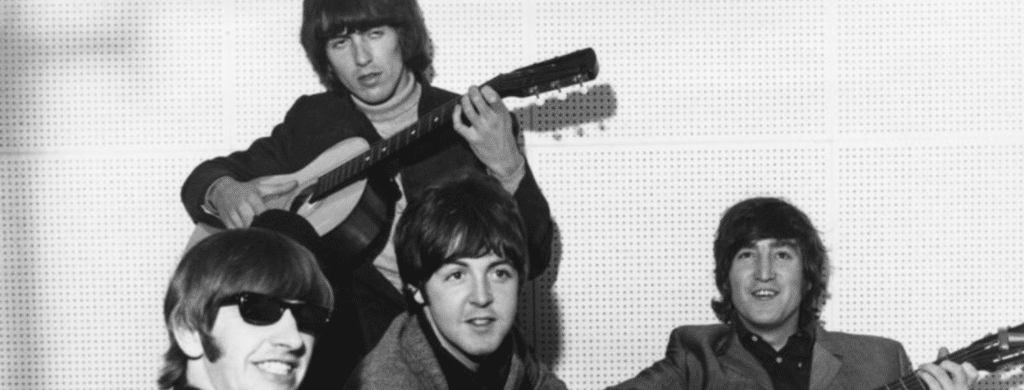 Il y avait deux motivations importantes derrière la composition du single des Beatles de 1963 " I Want To Hold Your Hand " - l'une commerciale, l'autre romantique. Mais comme ce titre est l'une des chansons d'amour les plus durables des Beatles, je vais choisir de me concentrer sur la romance.