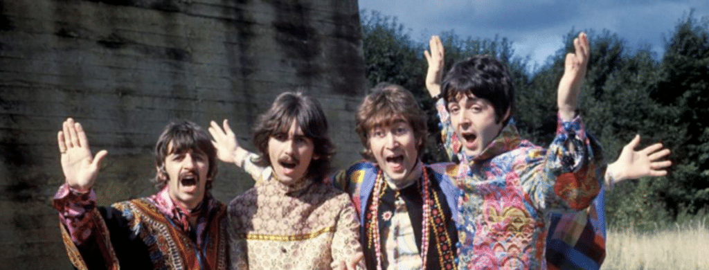 S'il y a une règle sur laquelle les musiciens britanniques peuvent compter, c'est que l'interdiction d'une chanson par la BBC en fera un succès. Le réseau national de radiodiffusion a toujours été une sorte d'institution et a souvent reflété les valeurs et les attitudes de la nation britannique avec une clarté étonnante. Cela nous donne peut-être une idée de la raison pour laquelle, dans les années 1960, la BBC a interdit tant de chansons au motif qu'elles étaient insensibles, immorales ou, comme ce fut le cas pour le chef-d'œuvre surréaliste des Beatles, "I Am The Walrus", carrément pornographiques.