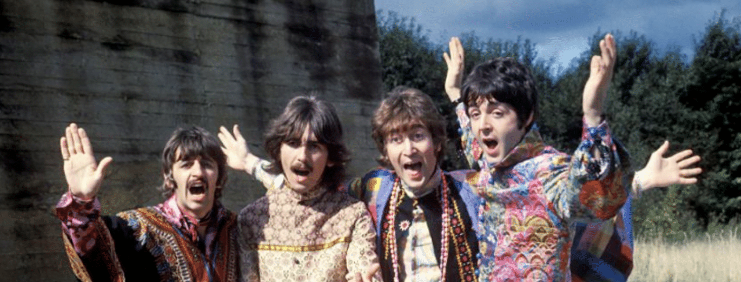 S'il y a une règle sur laquelle les musiciens britanniques peuvent compter, c'est que l'interdiction d'une chanson par la BBC en fera un succès. Le réseau national de radiodiffusion a toujours été une sorte d'institution et a souvent reflété les valeurs et les attitudes de la nation britannique avec une clarté étonnante. Cela nous donne peut-être une idée de la raison pour laquelle, dans les années 1960, la BBC a interdit tant de chansons au motif qu'elles étaient insensibles, immorales ou, comme ce fut le cas pour le chef-d'œuvre surréaliste des Beatles, "I Am The Walrus", carrément pornographiques.