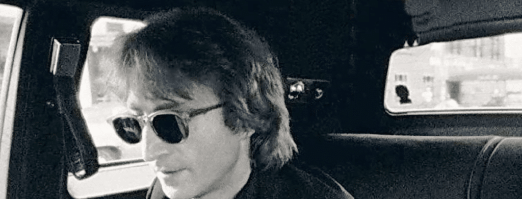 Il n'y a pas grand-chose que John Lennon n'ait pas dit sur les chansons et les albums produits par les Beatles. N'étant jamais du genre à se taire trop longtemps, le membre fondateur des Fab Four estimait que c'était à lui de donner le verdict final sur les chansons, bonnes ou mauvaises, et de décoder les messages cryptiques qu'elles contenaient. En fait, pendant de nombreuses années après la séparation du groupe, la découverte d'une nouvelle pépite d'information sur le back catalogue du groupe était un événement quasi hebdomadaire.