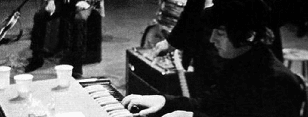 Comment les Moody Blues ont aidé les Beatles à réaliser "Strawberry Fields Forever".