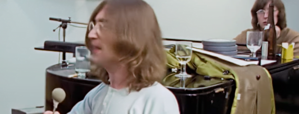 Dans un hommage désordonné à la longue carrière du groupe, ils ont été accueillis par une foule de personnages qui avaient depuis longtemps quitté la série. Cynthia, l'ex-femme de John, Jane Asher, l'ex-petite amie de Paul McCartney, et Richard Lester, le réalisateur de A Hard Day's Night, ne sont que quelques-uns des visages présents sur le tapis rouge. Cette déception a été l'exemple le plus clair pour les fans qui étaient dans le déni que la fin était proche. Le groupe n'a jamais vu le film ensemble, et c'est probablement une bonne chose, étant donné que c'était un tel tire-larmes.