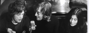 Les Rolling Stones et les Beatles sont deux des plus grandes exportations musicales de la Grande-Bretagne. Leur influence transcende la musique à l'échelle mondiale et fait d'eux des figures centrales de la culture pop qui ont influencé le monde de la musique et la société dans son ensemble. Cependant, dans les années 1960, il y avait une rivalité entre les deux groupes, qui a brûlé avec une certaine intensité. En tant que tels, ce sont deux groupes qui ont toujours essayé d'améliorer le dernier album de l'autre. Alors que le va-et-vient entre les deux groupes continue de faire les gros titres, il y a un titre en particulier qui pose problème à Mick Jagger.