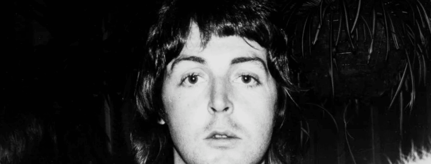 Compte tenu de la vitesse à laquelle les Beatles enregistraient leur matériel, il est compréhensible qu'ils n'accordaient pas la même importance à tout ce qu'ils produisaient. John Lennon et George Harrison ont peut-être été connus pour leur point de vue quelque peu amer sur le travail des Beatles, mais même Paul McCartney n'a pas tenu compte de deux morceaux qu'il considérait comme du "travail" et rien de plus.