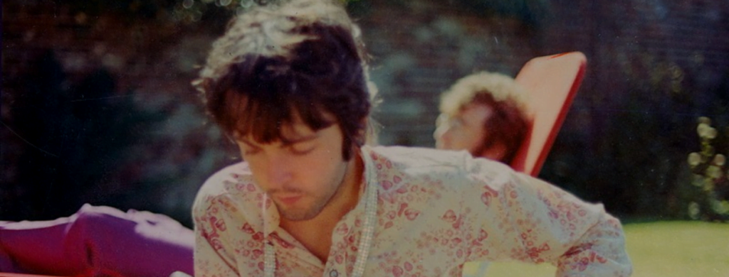 Paul McCartney et John Lennon lors de l'enregistrement de Revolver en 1966