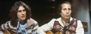 En plus d'avoir rendu visite à George à Friar Park, Simon n'oubliera jamais sa performance avec George sur SNL en 1976. George était l'invité musical tandis que Simon était l'animateur. Pourtant, ils ont interprété deux chansons ensemble pendant l'un des moments les plus mémorables de l'émission comique de fin de soirée.