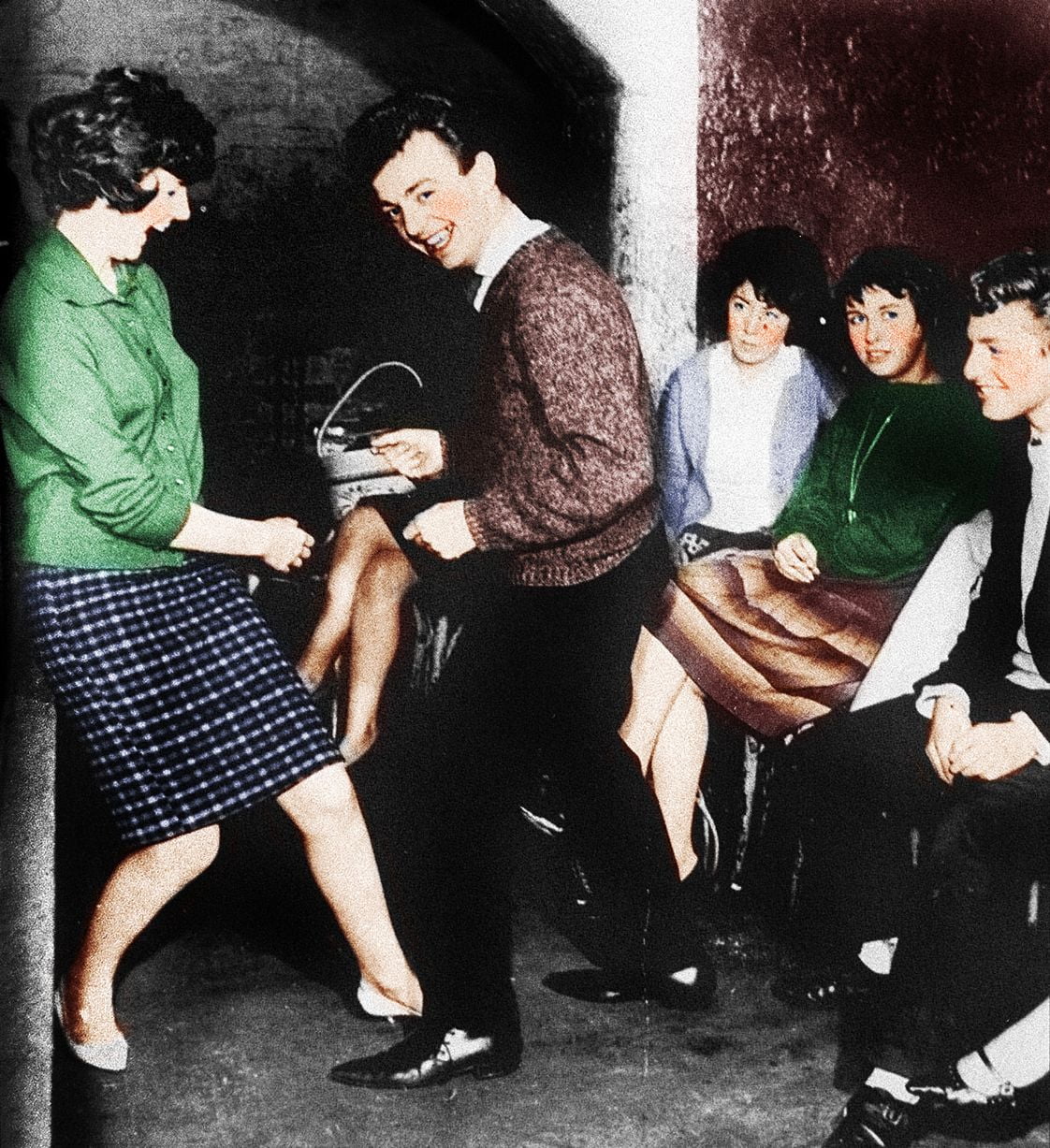 Gerry Marsden et Cilla Black sur la piste de danse du club cavern de liverpool. Vers 1963