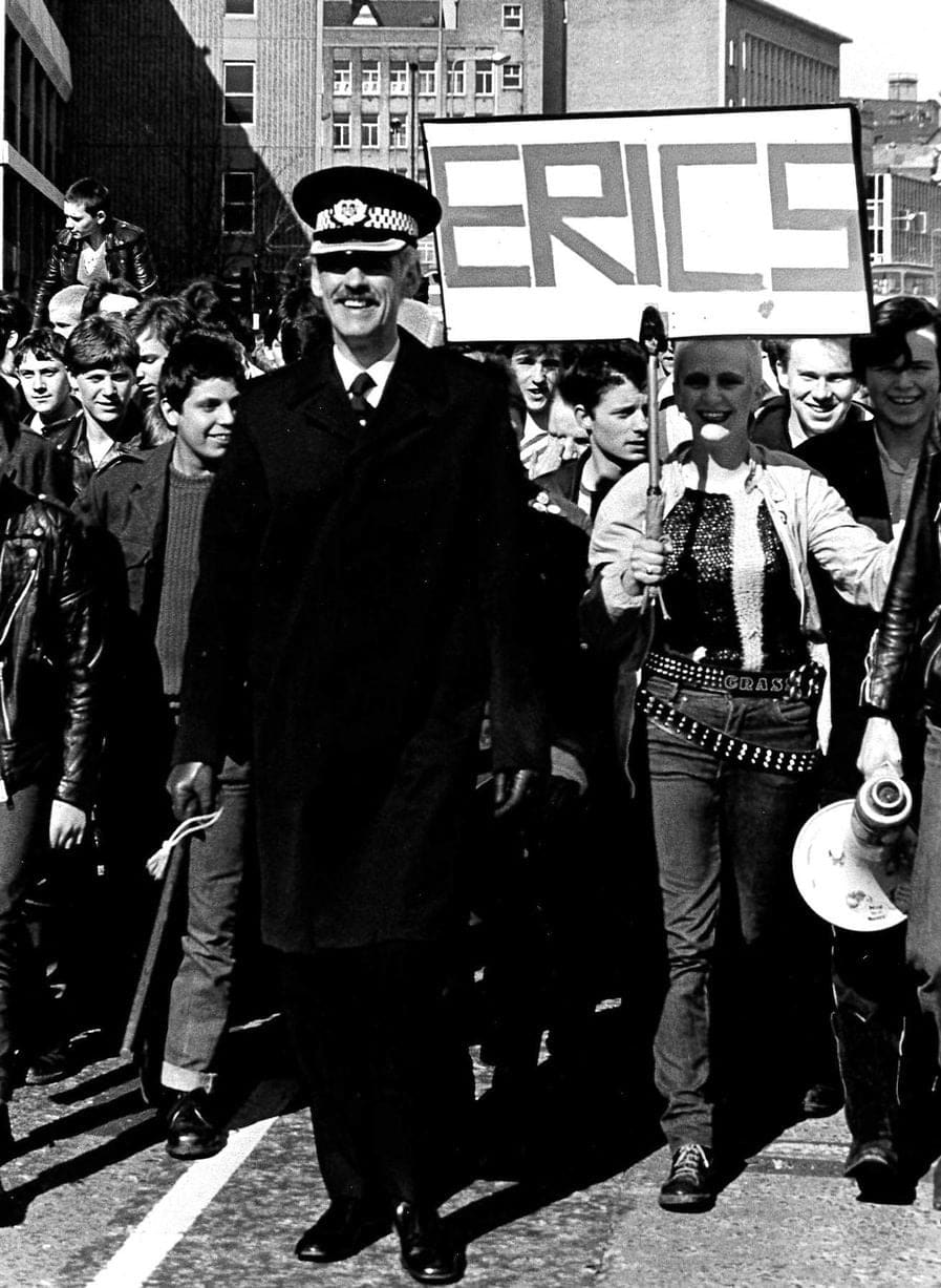 Police et clubbers étaient de bonne humeur lors de cette marche de protestation contre la fermeture du célèbre Eric's en mars 1980.