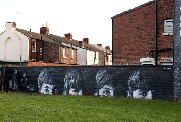 Une peinture murale des Beatles sur le côté d'une maison mitoyenne de Croxteth Avenue.