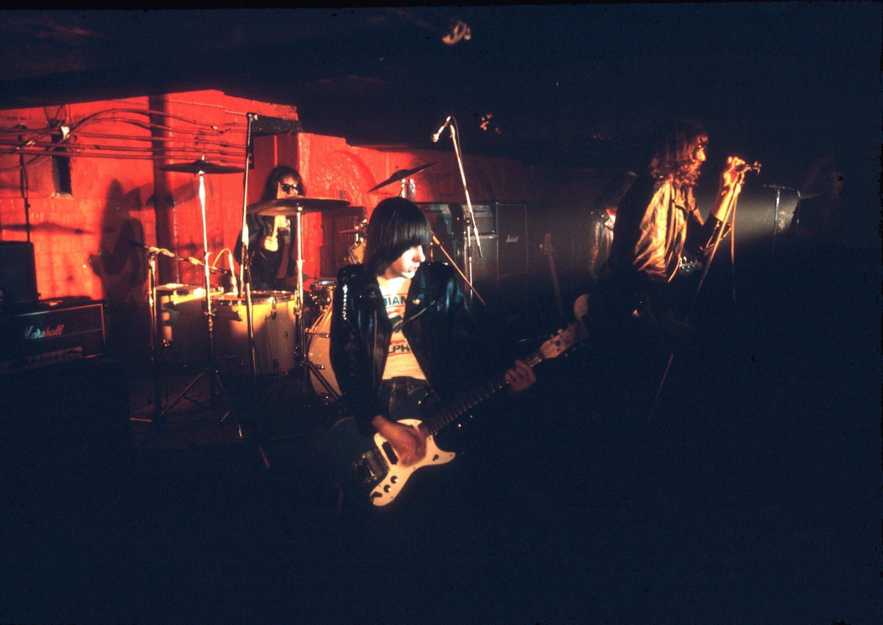 Concert des Ramones au club punk Eric's au Revolution Club sur Matthew Street à Liverpool, 1977
