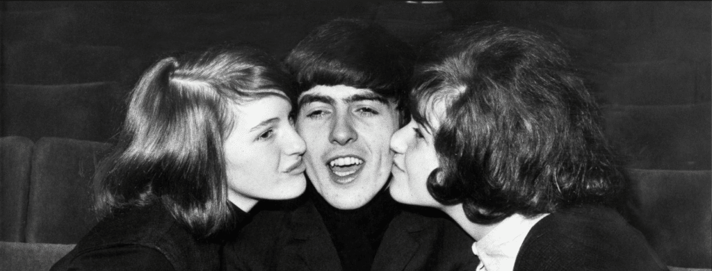 George Harrison joueur de basse Beatles