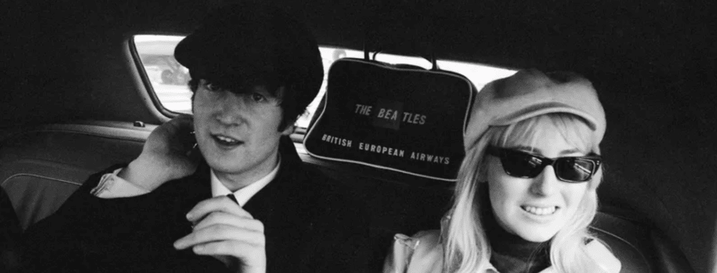 John Lennon et sa femme épouse Cynthia en 1964