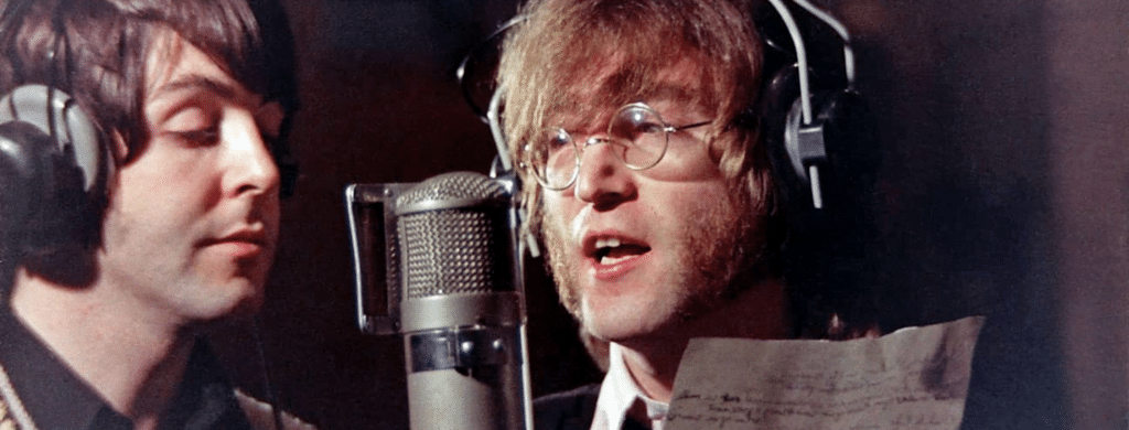 John Lennon et Paul McCartney lors de l'enregistrement de Hey Bulldog
