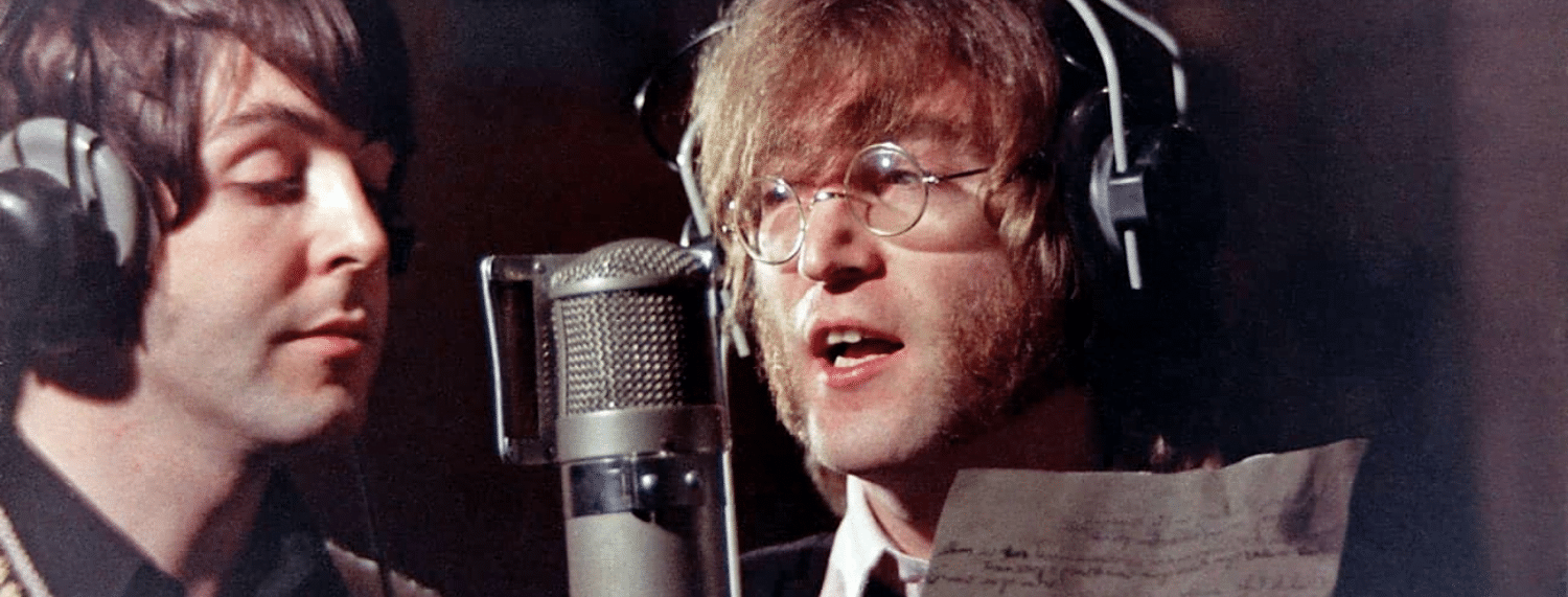 John Lennon et Paul McCartney lors de l'enregistrement de Hey Bulldog