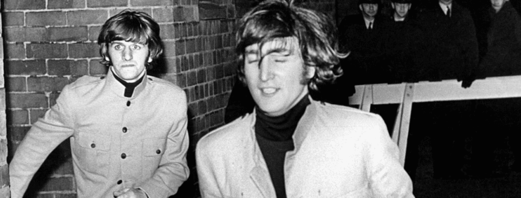 Ringo Starr et John Lennon avant d'entrer en scène aux Etats unis