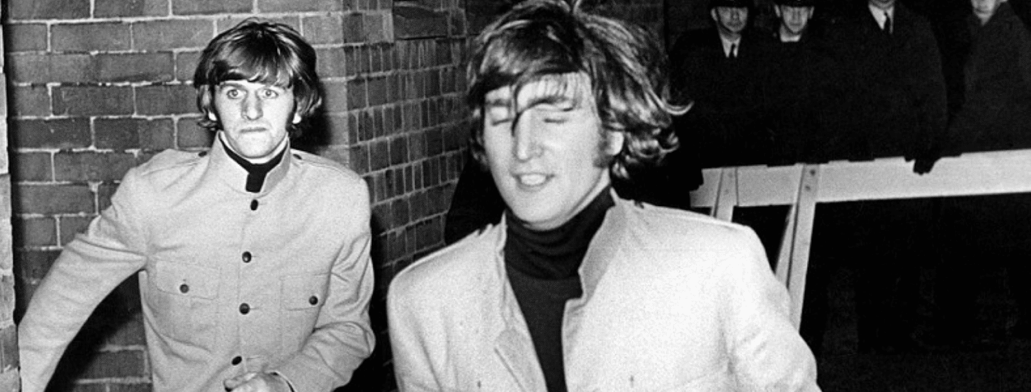Ringo Starr et John Lennon avant d'entrer en scène aux Etats unis