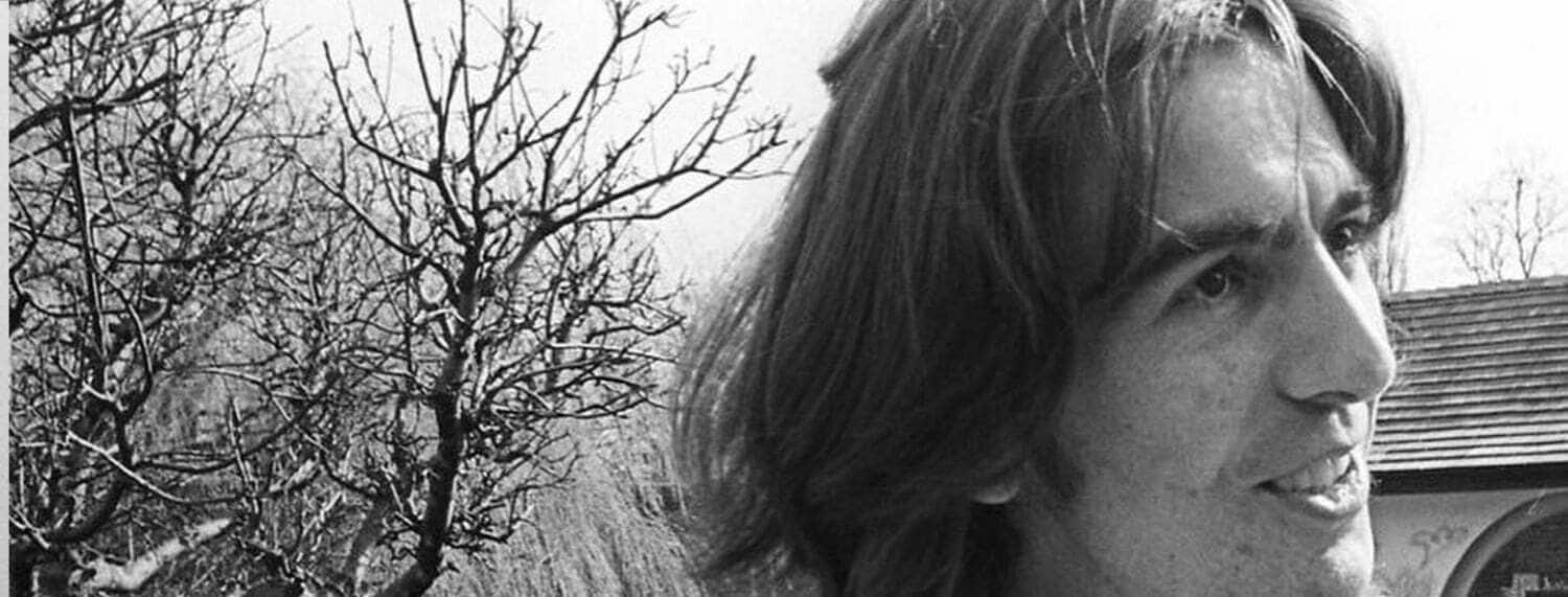 Harrison dans son jardin de Kinfauns à Esher (6 avril 1969). Photo par : John Haynes