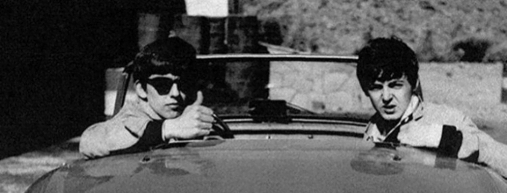 Paul McCartney et George Harrison en Espagne, 1963 par Astrid Kirchherr