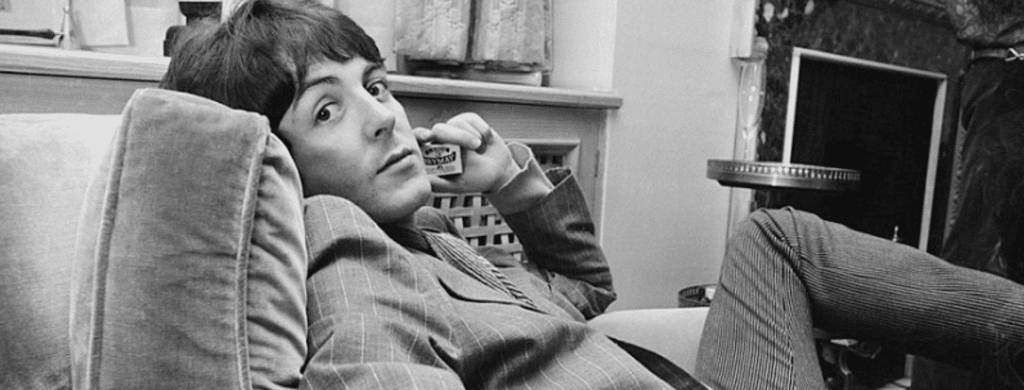 Quelle est l'histoire de la chanson des Beatles he Came in Through the Bathroom Window