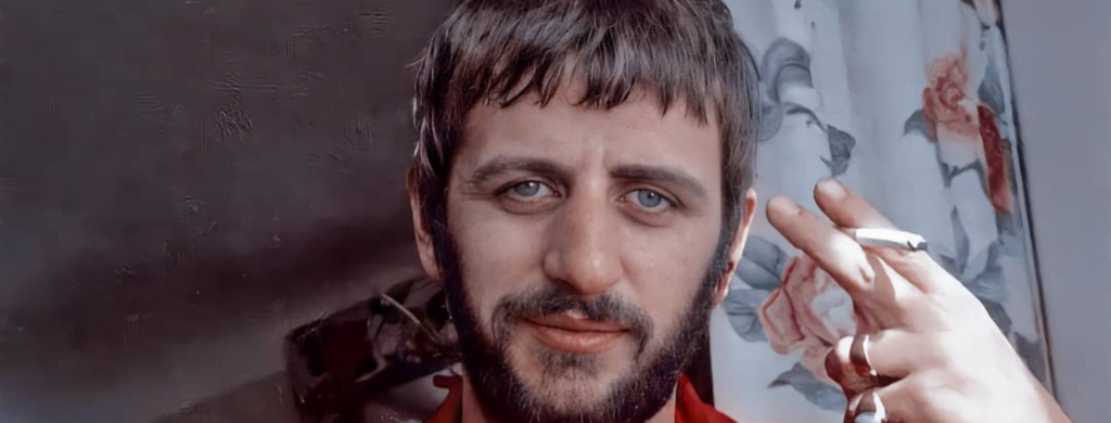 Comment Ringo Starr a-t-il appris à jouer de la batterie ?