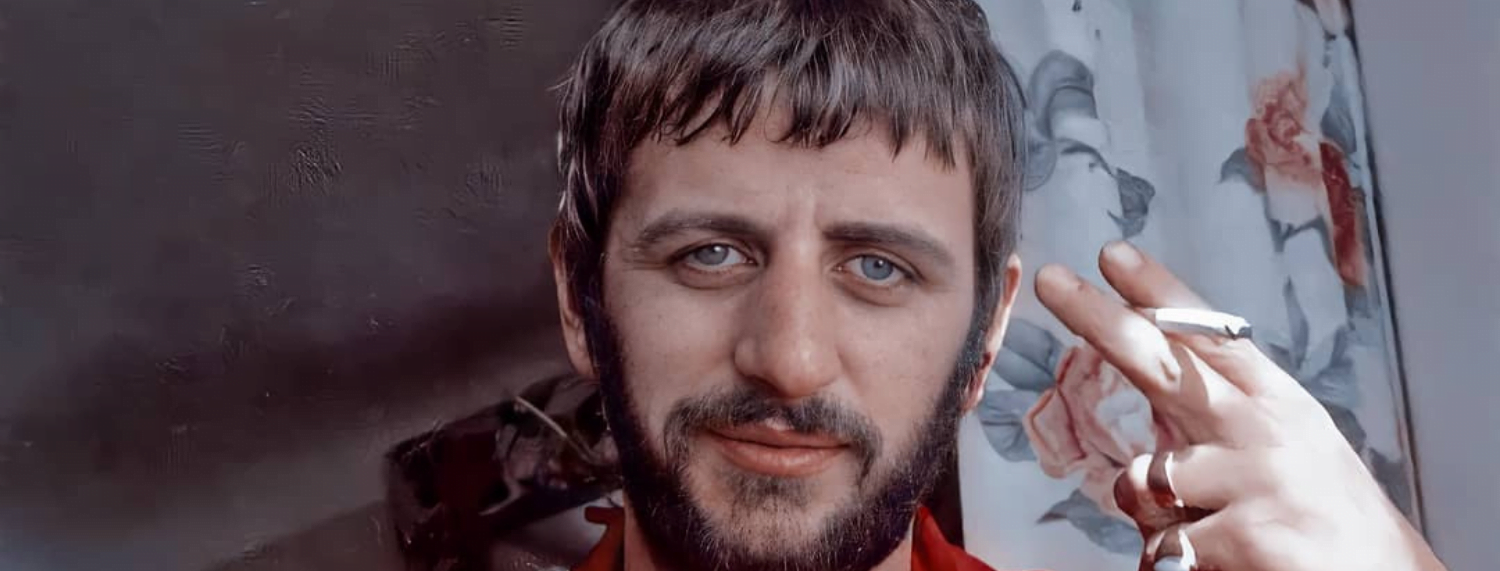 Comment Ringo Starr a-t-il appris à jouer de la batterie ?
