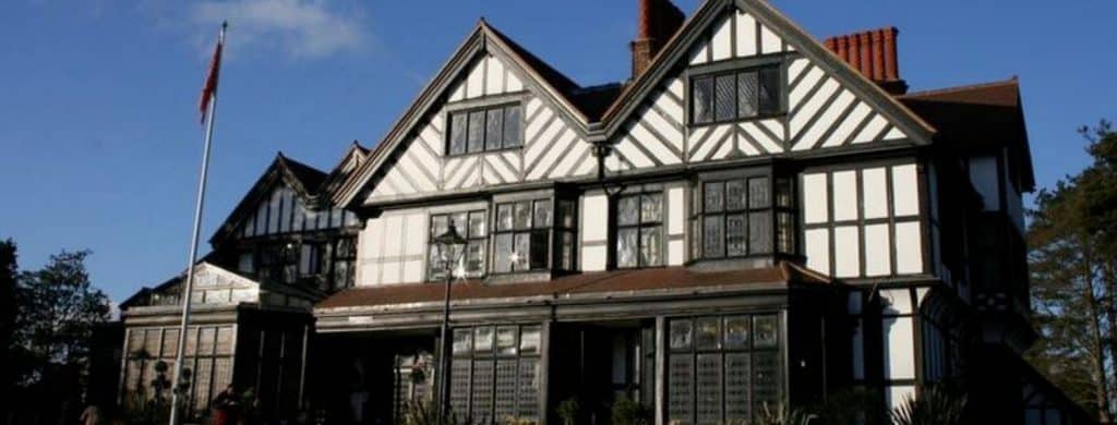 Retour sur l'histoire d'un manoir acheté par George Harrison