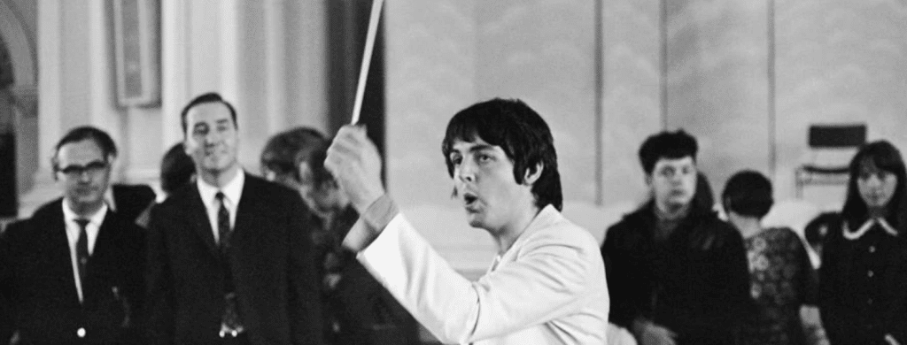 Sur quelles chansons des Beatles Paul McCartney joue-t-il de la batterie ?