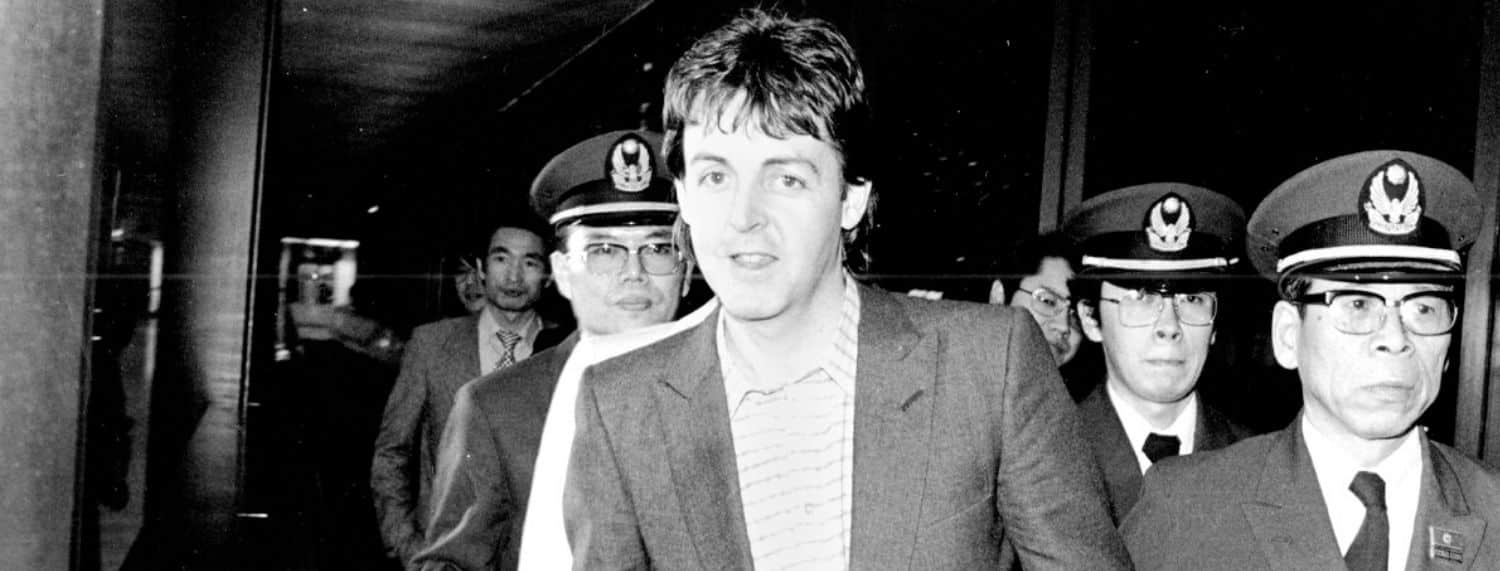 Pourquoin Paul McCaryney a été en prison au Japon ?