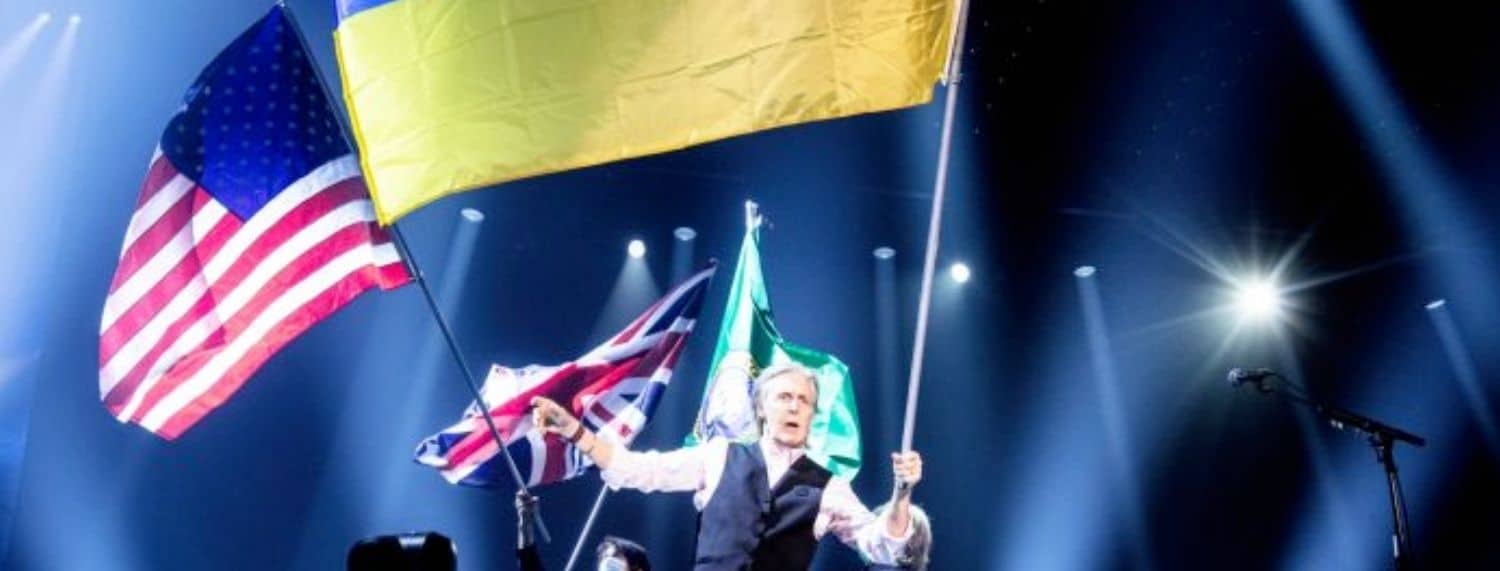 Regardez Paul McCartney faire un duo avec John Lennon lors du lancement de la tournée nord-américaine "Got Back".