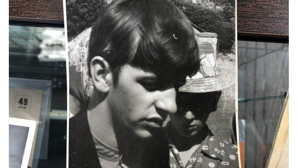 L'une des photographies signées de Ringo Starr prises par Mme Woodruff.