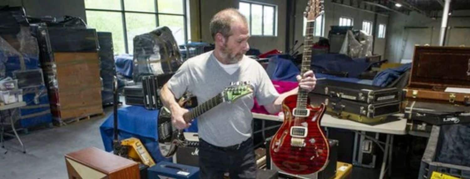 Vente aux enchères en Colombie-Britannique de guitares rares conçues par John Lennon et Jimi Hendrix