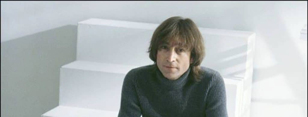 Écoutez John Lennon chanter une version dépouillée de "Woman".