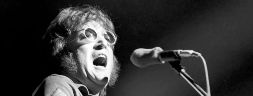 Regardez John Lennon jouer "Stand By Me" au Old Grey Whistle Test en 1975.