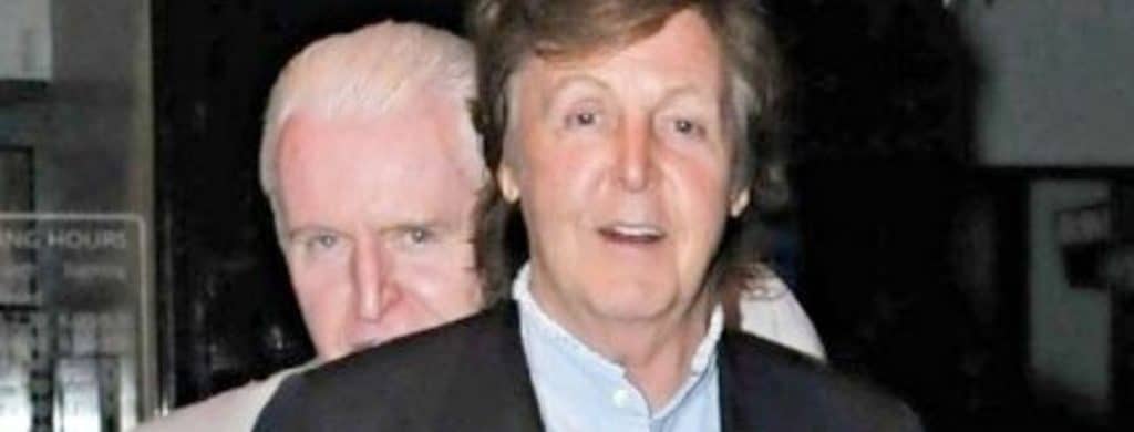 LE FRÈRE DE PAUL MCCARTNEY, MIKE, SE SOUVIENT DE SON GROUPE AVEC JOHN LENNON AVANT LES BEATLES