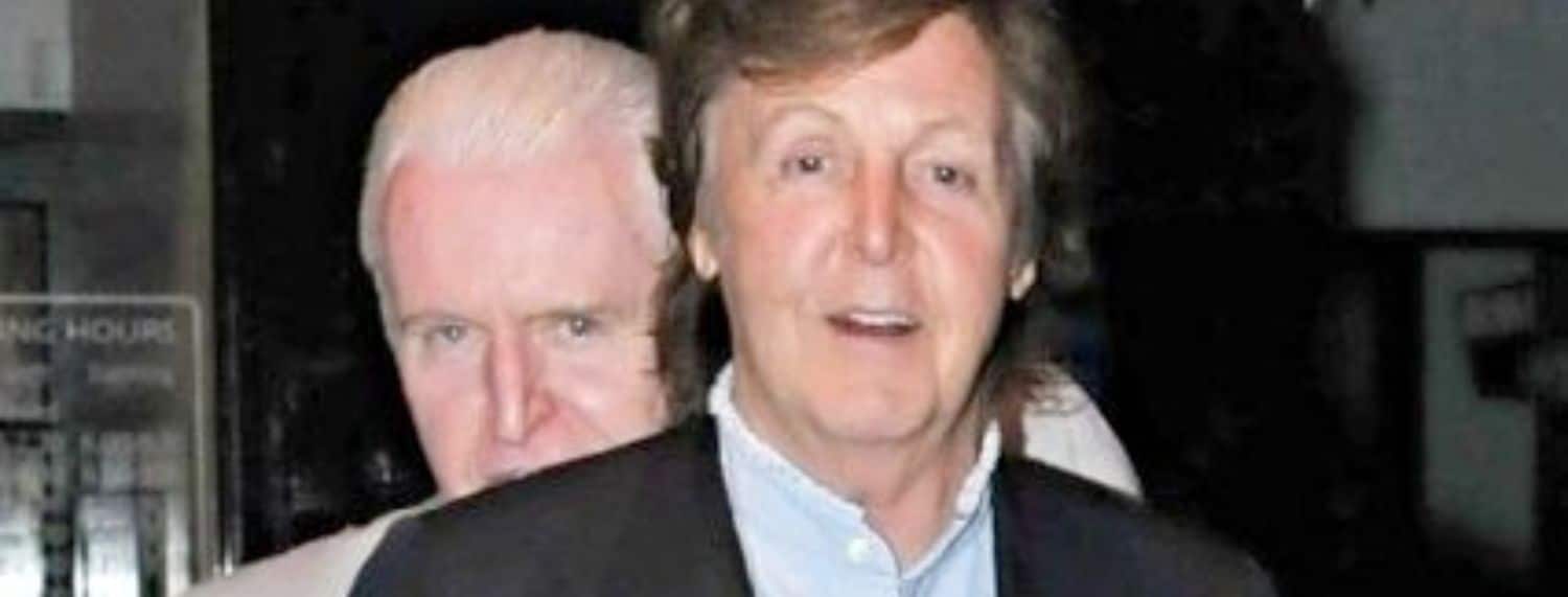 LE FRÈRE DE PAUL MCCARTNEY, MIKE, SE SOUVIENT DE SON GROUPE AVEC JOHN LENNON AVANT LES BEATLES