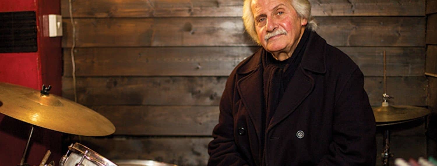 John Lennon explique pourquoi il en avait "marre" de Pete Best, le batteur des Beatles.